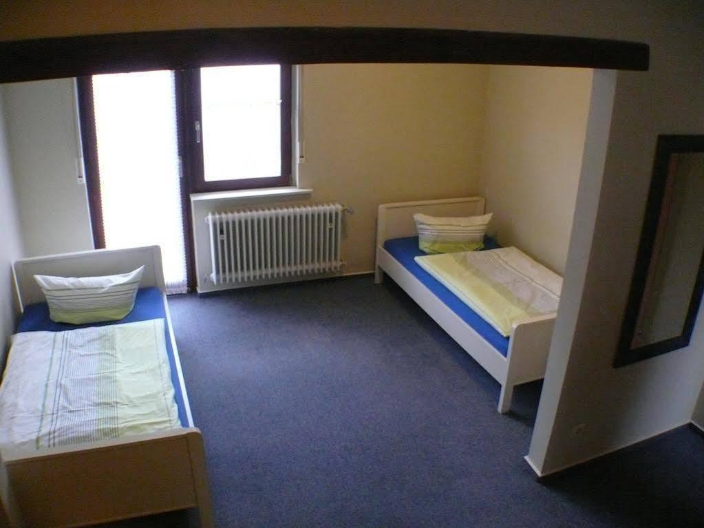 Hotel Garni Pension Ruth Муттерштадт Экстерьер фото