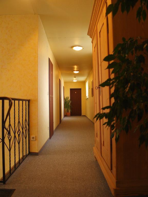 Hotel Garni Pension Ruth Муттерштадт Экстерьер фото