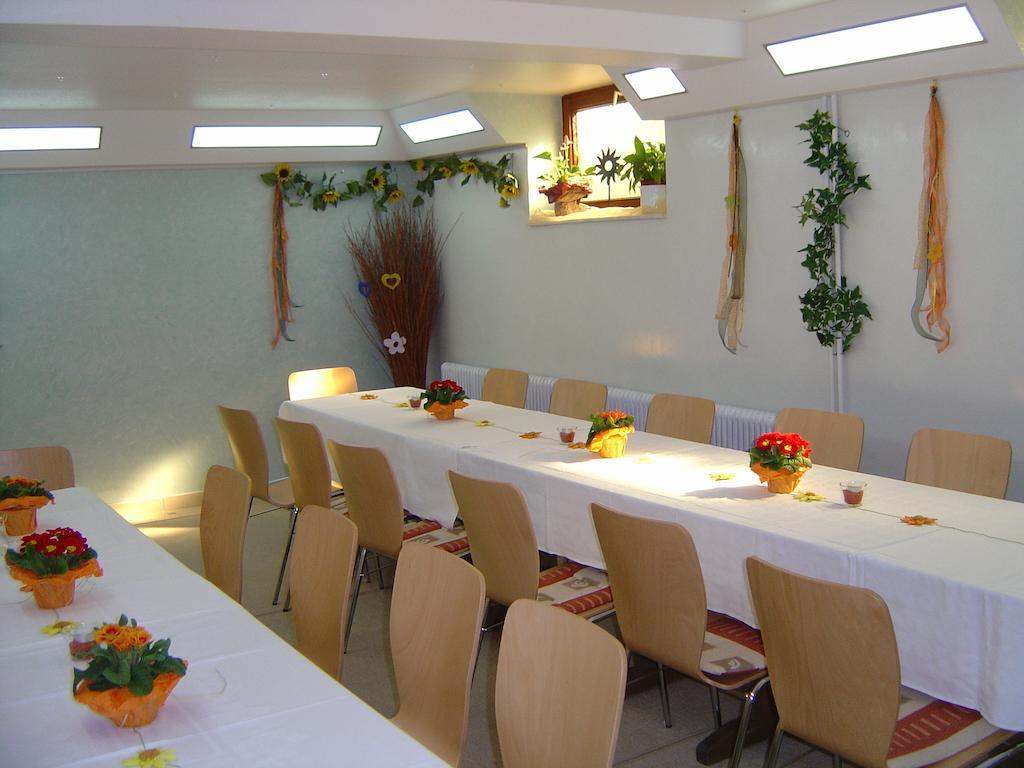 Hotel Garni Pension Ruth Муттерштадт Экстерьер фото