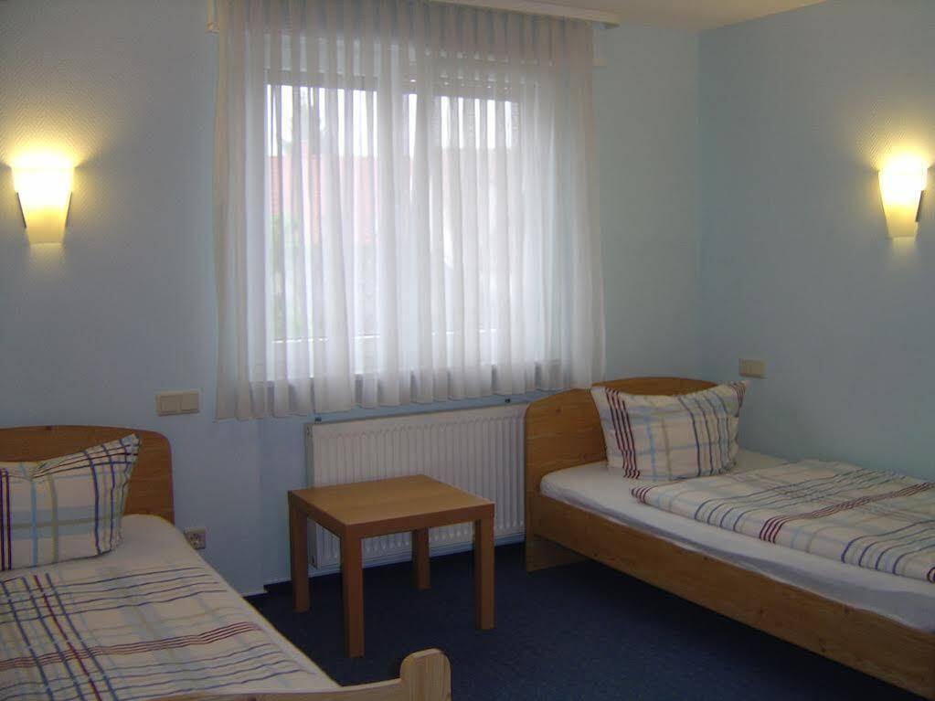 Hotel Garni Pension Ruth Муттерштадт Экстерьер фото